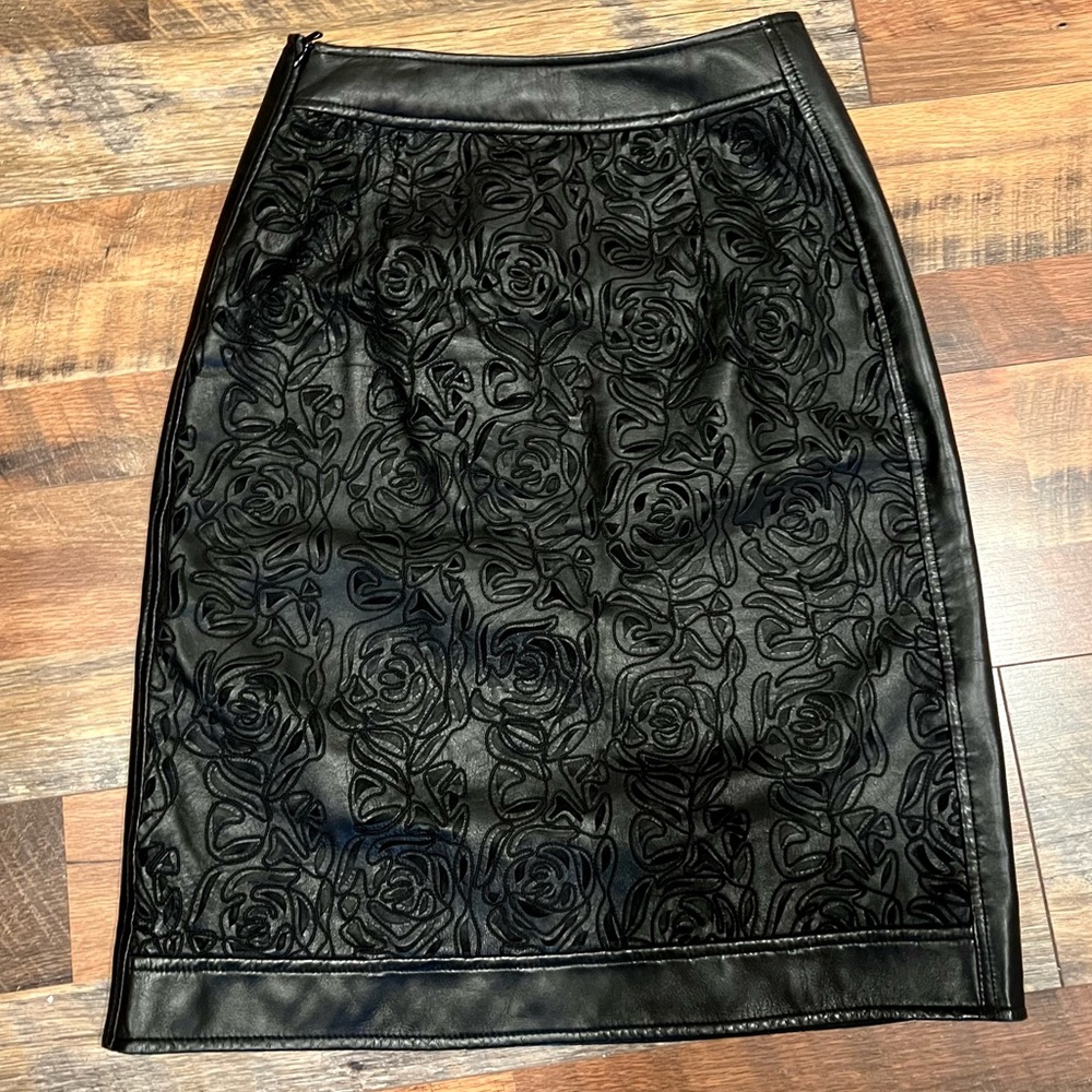 ESCADA Lambskin Floral Laser Leather Skirt - Picture 7 of 8